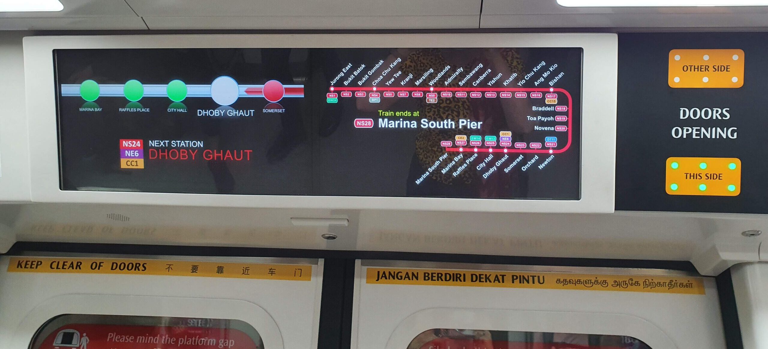 MRT Singapur im Zug